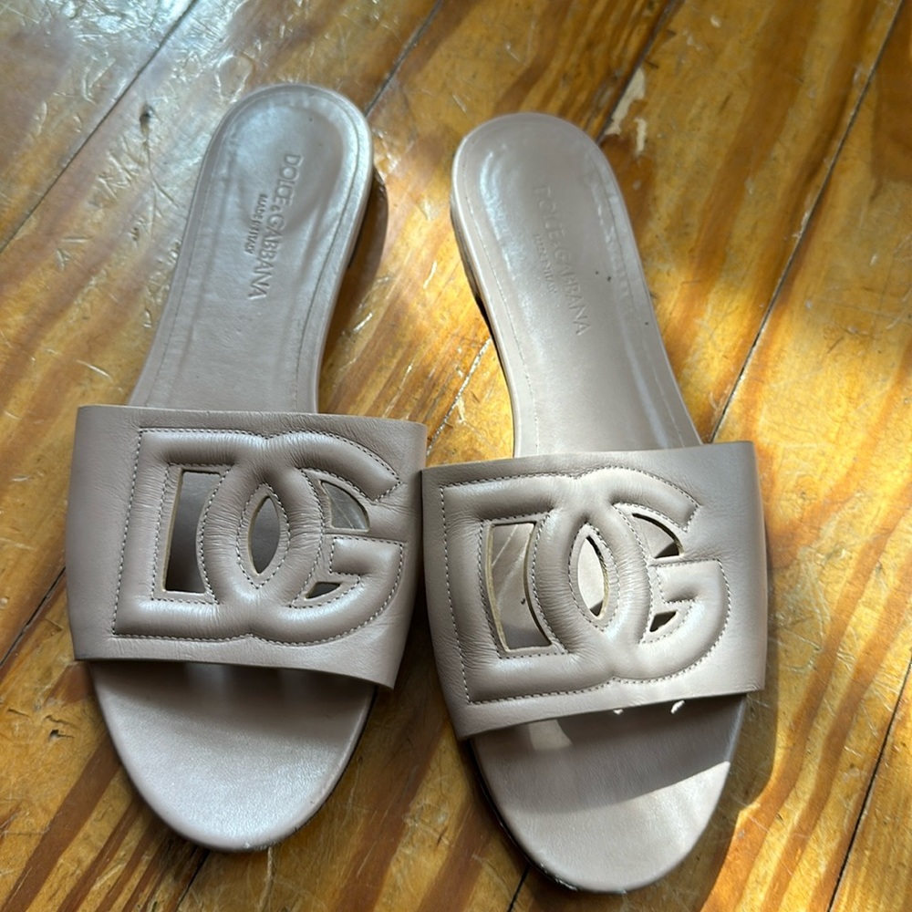 Dolce & Gabbana Bianca Leather Cut out slides in Powder color